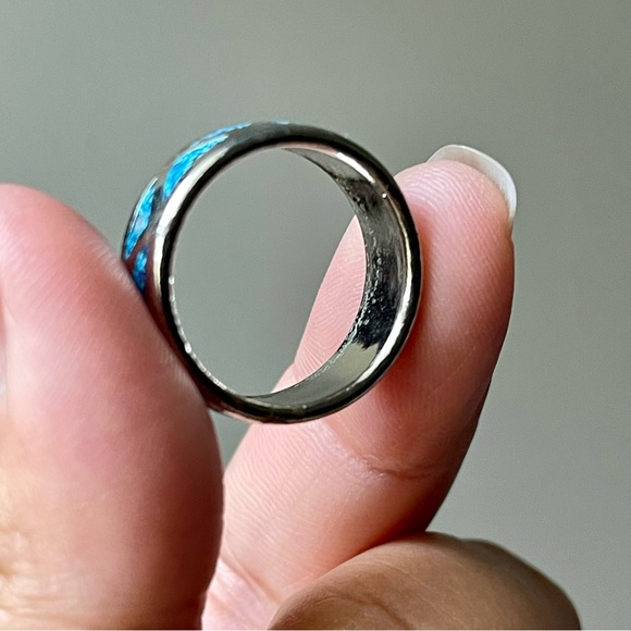 Turquoise Chip Inlay Silver Tone Ring Size 7 - Picture 3 of 10